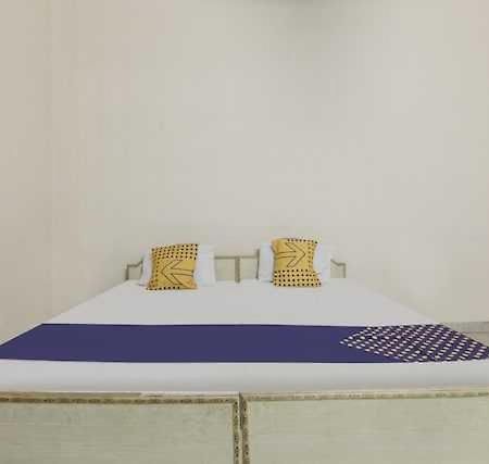 Oyo Hotel Radhe Krishna Marriage Hall ลัคเนา ภายนอก รูปภาพ