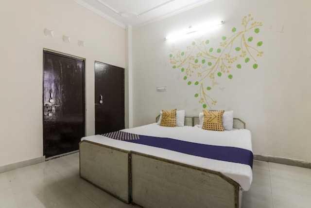 Oyo Hotel Radhe Krishna Marriage Hall ลัคเนา ภายนอก รูปภาพ