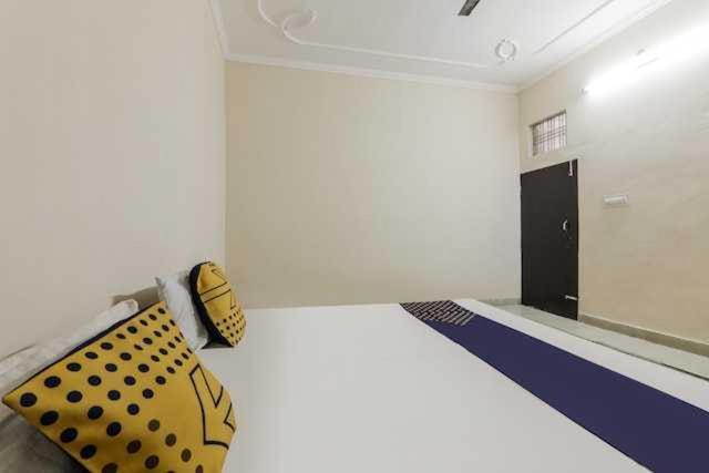 Oyo Hotel Radhe Krishna Marriage Hall ลัคเนา ภายนอก รูปภาพ